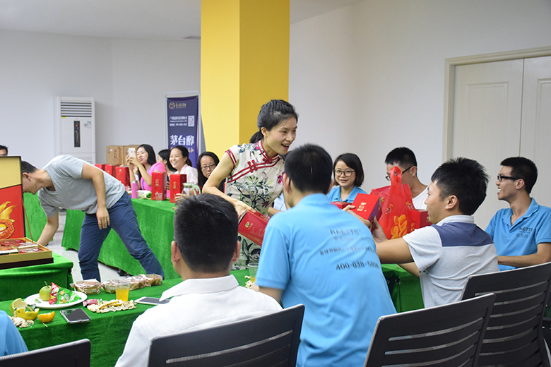 情暖中秋，愛在銳天！—2018銳天中秋節(jié)感恩活動